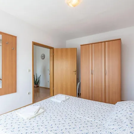 Charming With Balcony Apartment
