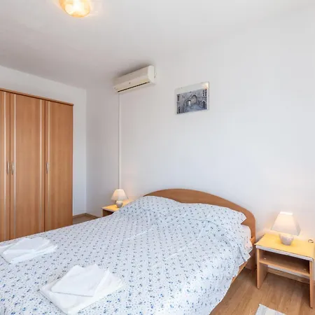 Charming With Balcony Apartment *